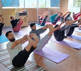 1124 Tage 200-Stunden Multi-Style Yogalehrerausbildung in Uttarakhand, Indien - Photo 1