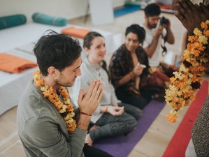 25 Tage 200-Stunden Hatha, Ashtanga, Vinyasa, Yogatherapie und Yin Yogalehrer Ausbildung in Rishikesh