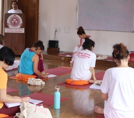 24 Tage 200-Stunden Multi-Style Yoga- und Ayurveda-Yogalehrerausbildung in Rishikesh, Indien - Photo 3