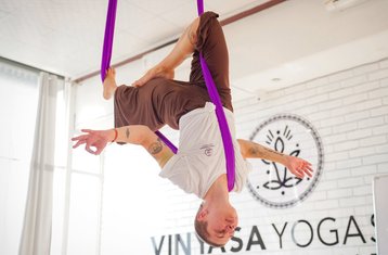 Curso de formación de profesores de yoga aéreo, anatomía aérea y sanación de 5 días y 50 horas en Rishikesh, India
