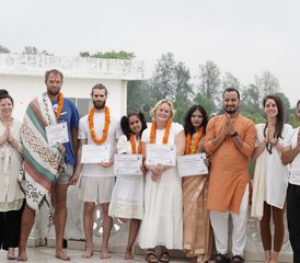 26 Tage 200-Stunden Ganzheitliche und Traditionelle Yogalehrerausbildung in Rishikesh, Indien - Photo 3
