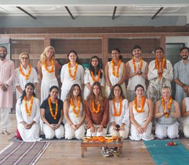 24 días de profesorado de yoga Ashtanga ancestral de 200 horas en Rishikesh, India - Photo 4