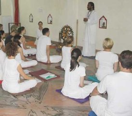 23 Tage 200-Stunden Hatha Yogalehrer Ausbildung im alten Stil in Rishikesh, Indien - Photo 5