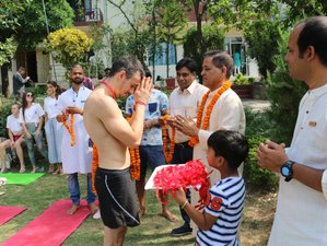 18 Tage 200-Stunden Unbegrenzte Multi-Style Yoga-Lehrerausbildung in Rishikesh, Indien