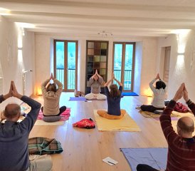 116 Tage Yoga-Intensivkurs und Vegetarische Kochworkshops im Jura, Frankreich - Photo 1