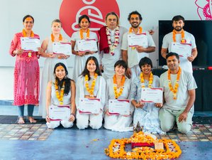 25 días de formación de 200 horas para profesores de meditación, yoga nidra y hatha yoga en Rishikesh, India