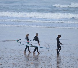 1115 Jour Stage de Surf pour Débutants et Intermédiaires dans la Baie de Taghazout, à Tamraght, au Maroc - Photo 1