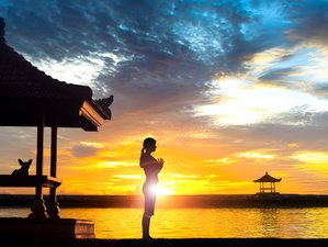 20 Tage 200-Stunden Dynamisches Vinyasa, Yin, Traumatherapie Yogalehrer Ausbildung in Tabanan, Bali