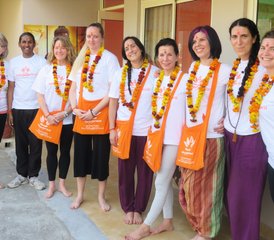 913 Tage 100-Stunden Foundation Yogalehrer Ausbildung in Rishikesh, Indien - Photo 1