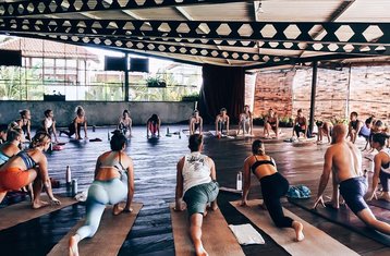 27 días de profesorado transformador de yoga Vinyasa y Hatha de 200 horas en Canggu, Bali, Indonesia
