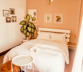 7 Tage Die Kunst der Verbindung: Surf-, Yoga- und Persönlichkeitsentwicklungs-Retreat in Ericeira, Portugal - Photo 4