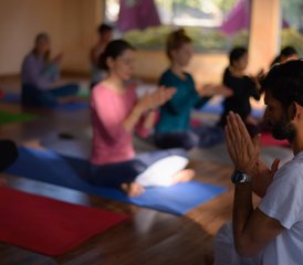 12 Tage 100-Stunden Ganzheitliche Yogalehrer Ausbildung mit Ayurveda Therapie in Rishikesh, Indien - Photo 2