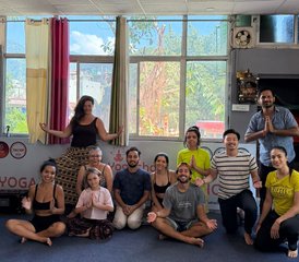 24 días de profesorado de yoga de 200 horas perfecto para principiantes en Rishikesh, India - Photo 2