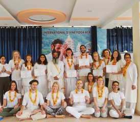 54 jours-500h en formation de professeur de yoga hatha, vinyasa, restauratif à Rishikesh, Inde - Photo 2