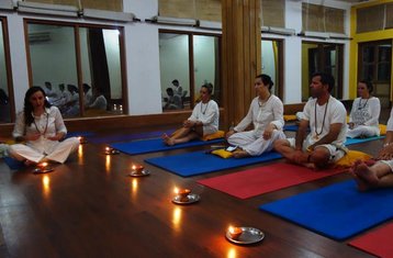 4 días de retiro de kundalini yoga en Rishikesh