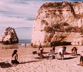 200-Stunden Hybrid: Selbstbestimmte Online- und 4 Tage Präsenz Yogalehrer Ausbildung in Portimão, Portugal - Photo 3