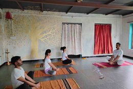 5-tägiger De-Stress-Retreat mit Yoga und spirituellen Übungen in Devgaon, Indien, mit Sachin