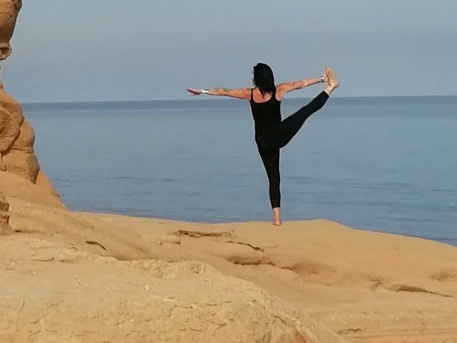 20 Easy-to-Follow Kids Yoga Poses - LifeHack | Hard yoga poses, Exercise, Yoga  poses for two