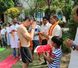 28 Tage 300-Stunden Fortgeschrittene Ashtanga Vinyasa und Hatha Yogalehrer Ausbildung in Rishikesh, Indien - Photo 2