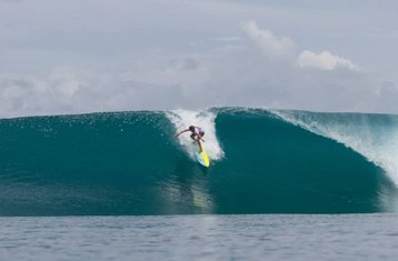 8 jours en stage de surf tropical à Siberut, îles Mentawai, Indonésie