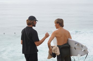 8 jours de vacances de surf avec cours privés pour tous niveaux sur les côtes emblématiques près de Cascais, Portug