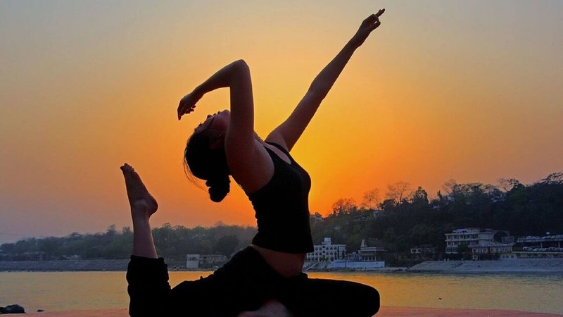 26 días de curso de profesorado tradicional de yoga de 200 horas en Rishikesh, India