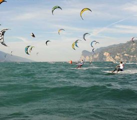 3-Daagse Kitesurfvakantie met Kitehuur en Begeleiding in Malcesine, Gardameer, Italië - Photo 4