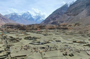 16 jours à moto à travers les trois grandes chaînes de montagnes du Pakistan