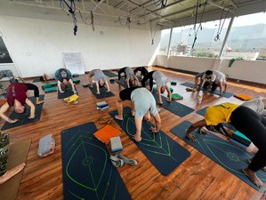 26 Tage 200-Stunden Klassische Hatha und Ashtanga Yogalehrer Ausbildung mit Ayurveda Grundlagen in Rishikesh