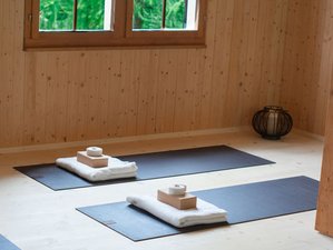 4 Day Just Be: Yoga and Hiking Getaway in Gurtnellen in the Uri Alps
