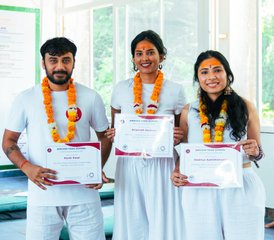 26 días de profesorado de yoga Kundalini de 200 horas en Rishikesh, India - Photo 3