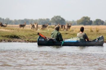 6 días de safari en canoa desde Kariba hasta Mana Pools por el río Zambezi