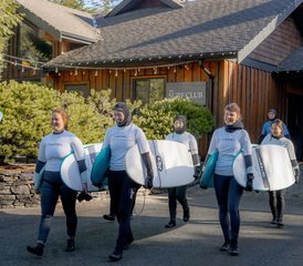 4 Tage Surf-Retreat mit Fokus auf Kompetenzaufbau in Tofino, Kanada: Das Abenteuer Erwartet Sie! - Photo 3