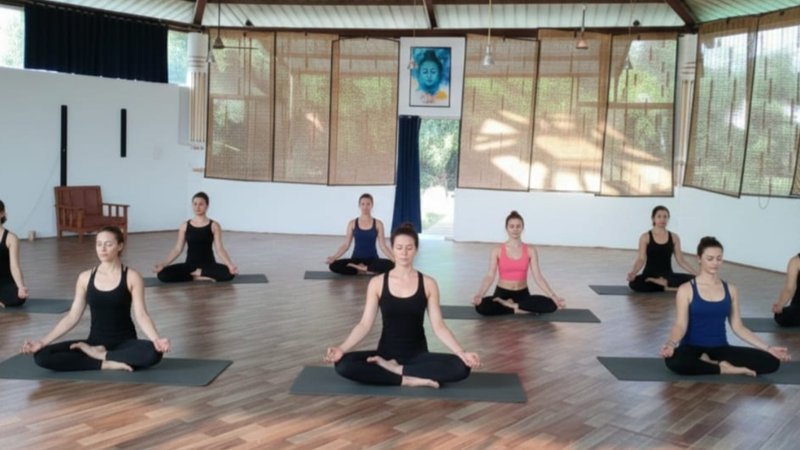 28 días de formación certificada de profesor de yoga de 200 horas en Rishikesh, India