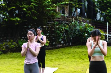 24 jours en formation de professeur de yoga 200h : hatha, ashtanga, vinyasa, méditation à Rishikesh, Inde