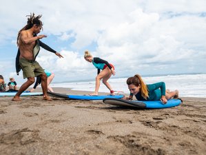 6 jours en retraite de surf et yoga aventureux à Bali, Indonésie