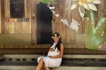 Curso online autodidacta de yoga prenatal y preparación para el parto con 9 meses de acceso y sesión semanal de preguntas y respuestas en directo