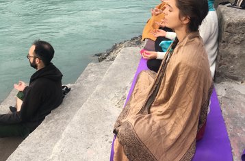 7 jours en stage de yoga festif et rythmé et festival des couleurs à Rishikesh, Inde