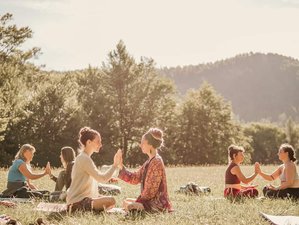 4 jours en stage de yoga "Voyage entre les mondes" à Puy-Saint-Eusèbe, France