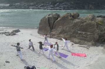10 días de curso de kundalini tantra yoga de 100 horas en Rishikesh, India