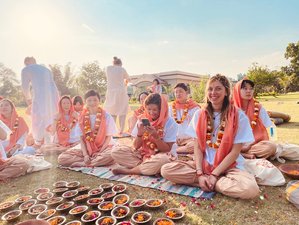 26 Tage 200-Stunden Authentische Hatha Yogalehrer Ausbildung mit Ayurveda in einem Ashram in Rishikesh, Indien