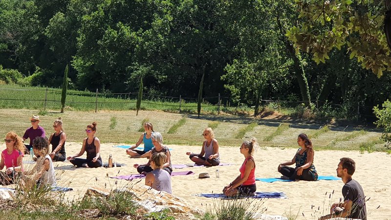 2 jours en stage de yoga yin et kundalini, marche, connexion nature et ayurvéda dans les Cévennes