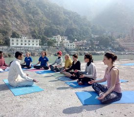 825 Tage Vedische Astrologie und 200-Stunden Yogalehrer Ausbildung in Rishikesh, Indien - Photo 1