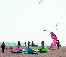 8 días de campamento de kitesurf en Ulcinj, Montenegro para nivel intermedio - Photo 5