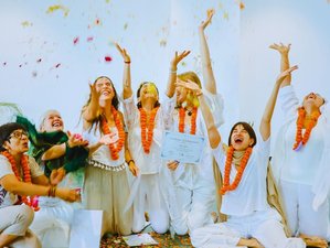 24 días Profesorado de Hatha & Vinyasa Yoga de 200 horas en Rishikesh, India
