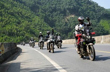 15 días de ruta guiada en moto por el sendero Ho Chi Minh desde Hanói hasta Saigón, Vietnam