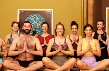 Curso de formación de profesores de Ashtanga yoga de 100 horas durante 15 días en Heimbach, Alemania