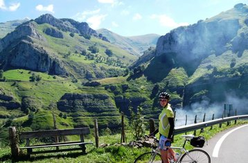 6-Daagse Van de Bergen naar de Baai Zelfgeleide Fietstocht in Cantabrië Groen Spanje
