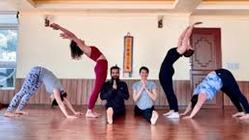 10 Days Annapurna Base Camp Yoga Trek in Nepal