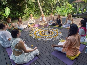 44 Tage 500-Stunden Kundalini Yogalehrer Ausbildung in Ubud, Bali